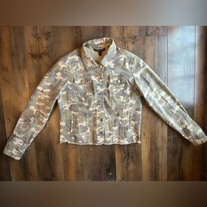 Baccini Camo Cropped Jacket Raw Hem Utility Denim Style Medium